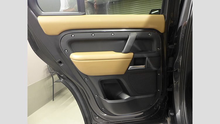 2025 認定中古車 Land Rover Defender 110 カルパチアングレイ D350 ディーゼルマイルドハイブリッド X-Dynamic HSE