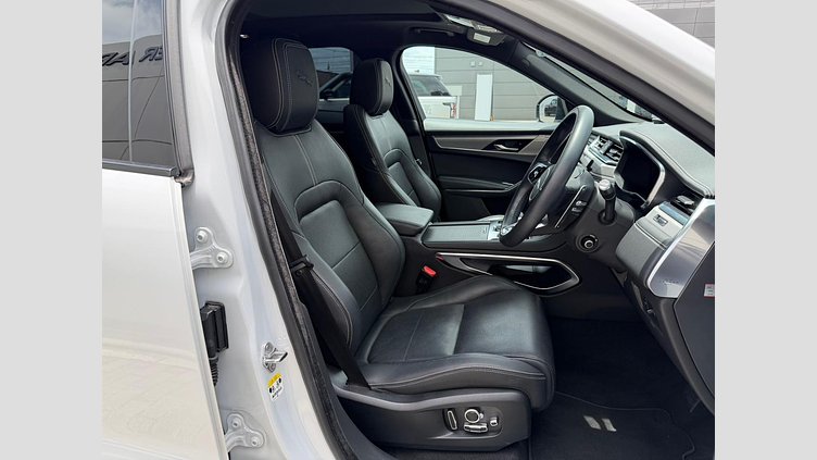 2018 認定中古車 Jaguar F-Pace Yulong White 2.0 litre i4D Diesel R-スポーツ