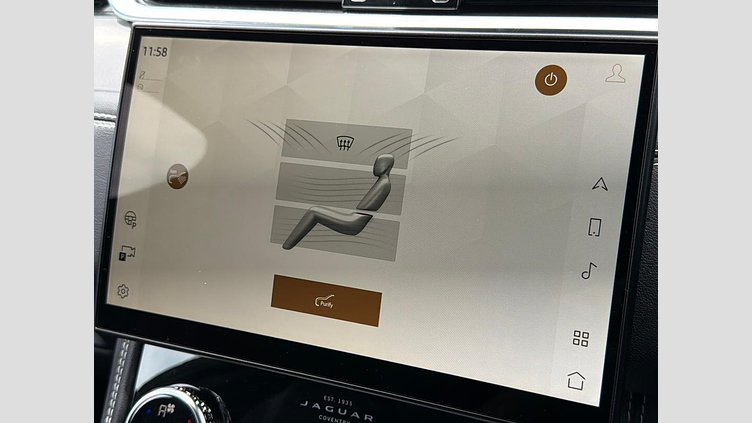 2018 認定中古車 Jaguar F-Pace Yulong White 2.0 litre i4D Diesel R-スポーツ