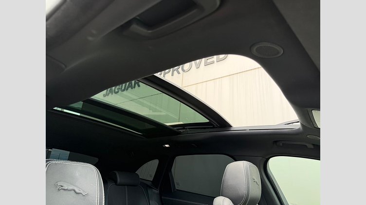 2018 認定中古車 Jaguar F-Pace Yulong White 2.0 litre i4D Diesel R-スポーツ