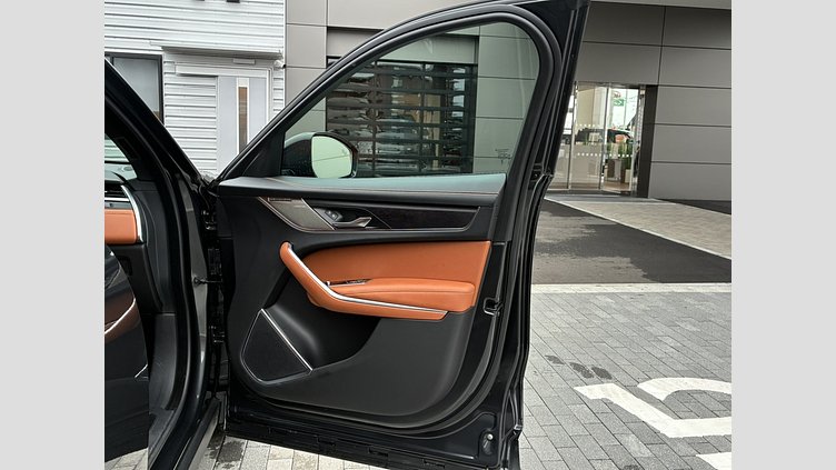 2024 認定中古車 Jaguar F-Pace カルパチアングレイ P400e ガソリン プラグインハイブリッド R-DYNAMIC SE