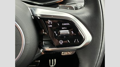 F-Pace 31
