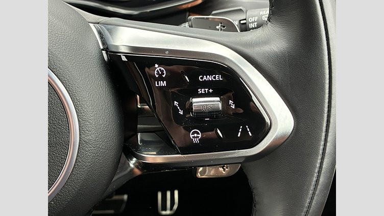 2024 認定中古車 Jaguar F-Pace カルパチアングレイ P400e ガソリン プラグインハイブリッド R-DYNAMIC SE