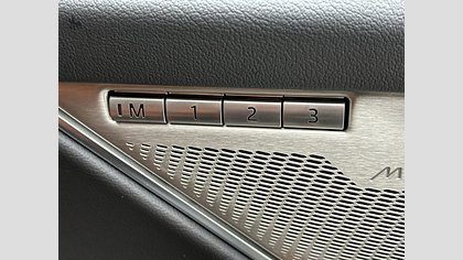 F-Pace 26