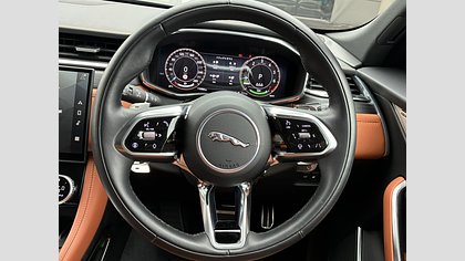 F-Pace 15
