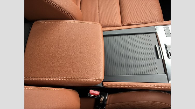 2024 認定中古車 Jaguar F-Pace カルパチアングレイ P400e ガソリン プラグインハイブリッド R-DYNAMIC SE