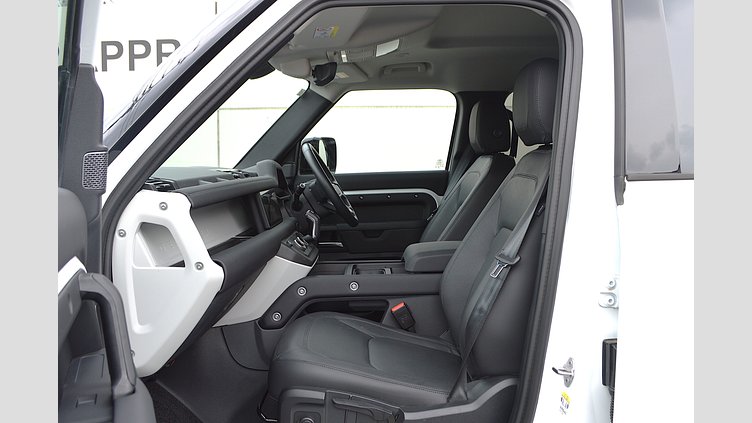 2023 認定中古車 Land Rover Defender 110 Fuji White 3.0 litre i6D​ S