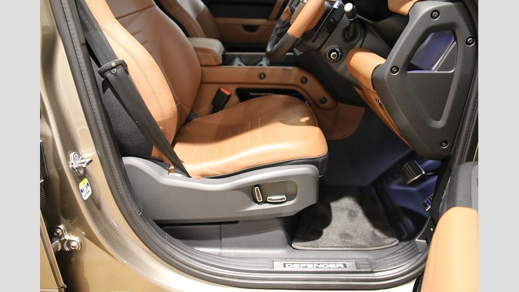 2025 認定中古車 Land Rover Defender 110 ペトラカッパー P635 ガソリンV8マイルドハイブリッド OCTA