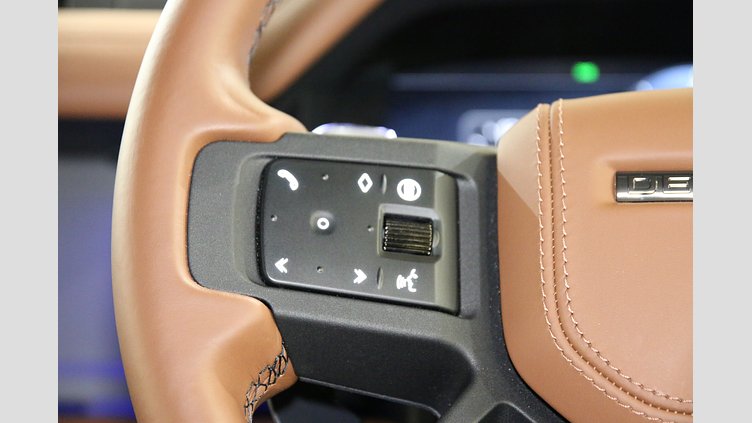 2025 認定中古車 Land Rover Defender 110 ペトラカッパー P635 ガソリンV8マイルドハイブリッド OCTA