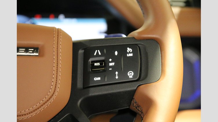 2025 認定中古車 Land Rover Defender 110 ペトラカッパー P635 ガソリンV8マイルドハイブリッド OCTA