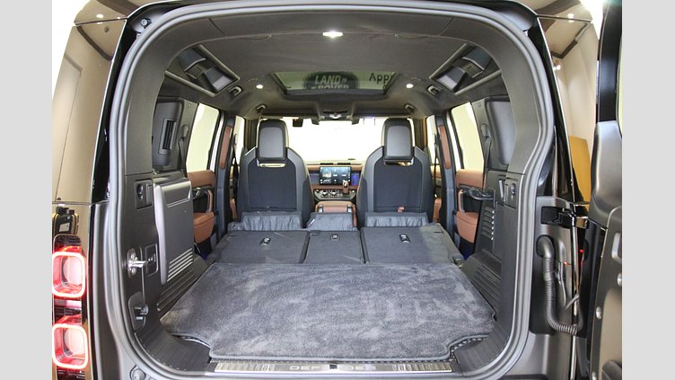 2025 認定中古車 Land Rover Defender 110 ペトラカッパー P635 ガソリンV8マイルドハイブリッド OCTA