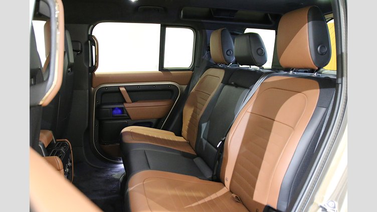 2025 認定中古車 Land Rover Defender 110 ペトラカッパー P635 ガソリンV8マイルドハイブリッド OCTA