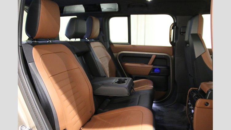2025 認定中古車 Land Rover Defender 110 ペトラカッパー P635 ガソリンV8マイルドハイブリッド OCTA