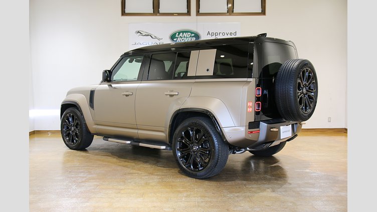 2025 認定中古車 Land Rover Defender 110 ペトラカッパー P635 ガソリンV8マイルドハイブリッド OCTA
