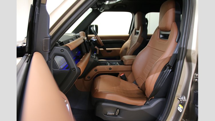 2025 認定中古車 Land Rover Defender 110 ペトラカッパー P635 ガソリンV8マイルドハイブリッド OCTA