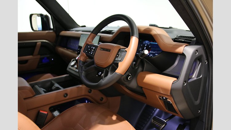 2025 認定中古車 Land Rover Defender 110 ペトラカッパー P635 ガソリンV8マイルドハイブリッド OCTA