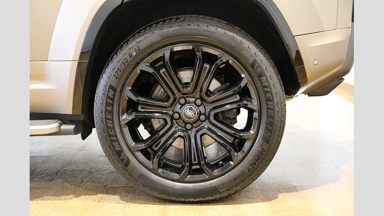 2025 認定中古車 Land Rover Defender 110 ペトラカッパー P635 ガソリンV8マイルドハイブリッド OCTA