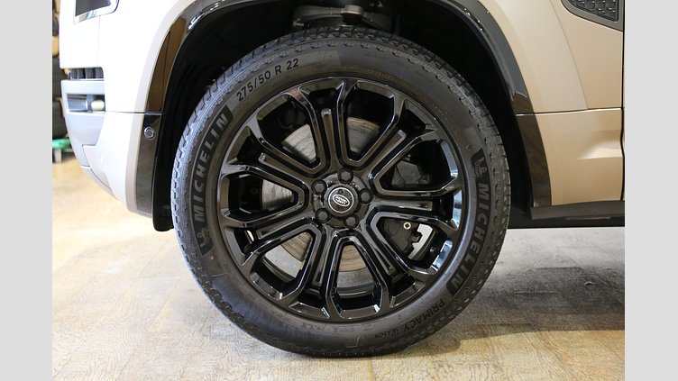 2025 認定中古車 Land Rover Defender 110 ペトラカッパー P635 ガソリンV8マイルドハイブリッド OCTA