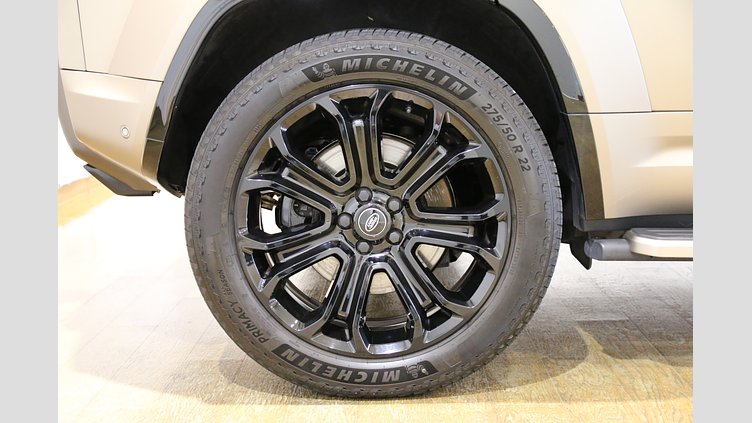 2025 認定中古車 Land Rover Defender 110 ペトラカッパー P635 ガソリンV8マイルドハイブリッド OCTA