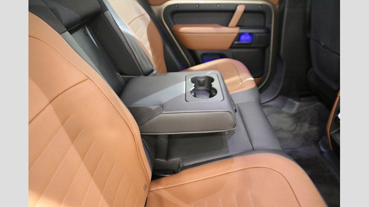 2025 認定中古車 Land Rover Defender 110 ペトラカッパー P635 ガソリンV8マイルドハイブリッド OCTA
