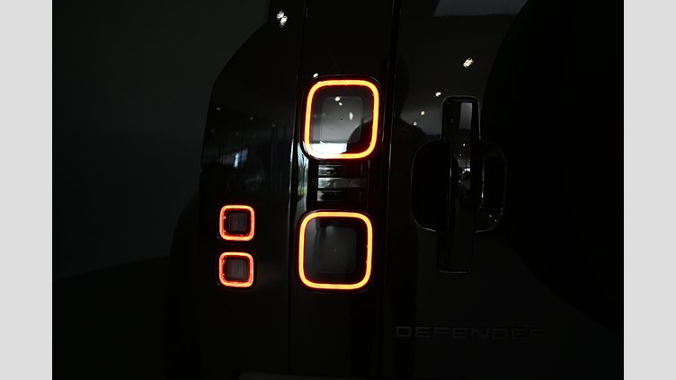 2026 Ny Land Rover Defender 110 Santorini Black Bensin Laddhybrid P300e X-Dynamic SE