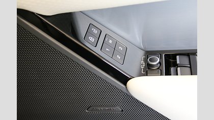 Range Rover Velar 24