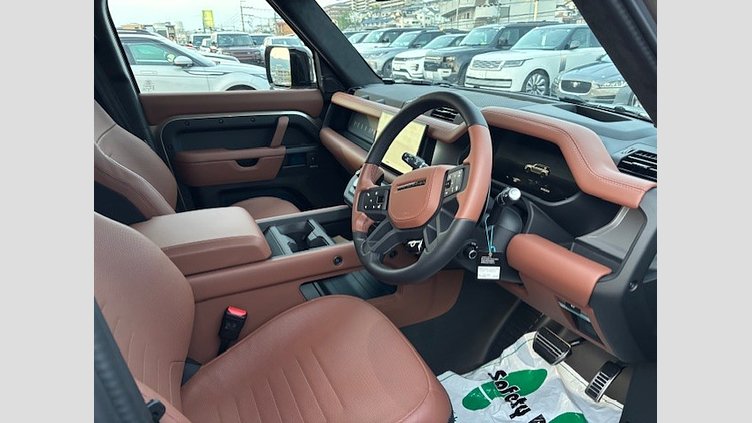 2025 認定中古車 Land Rover Defender 110 ペトラカッパー P635 ガソリンV8マイルドハイブリッド OCTA