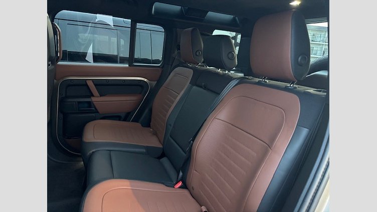 2025 認定中古車 Land Rover Defender 110 ペトラカッパー P635 ガソリンV8マイルドハイブリッド OCTA