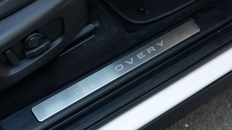 2025 Approved Land Rover Discovery Sport Ostuni Pearl White P250 Dynamic SE