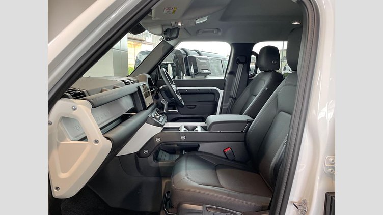 2025 認定中古車 Land Rover Defender 110 フジホワイト D350 ディーゼルマイルドハイブリッド S