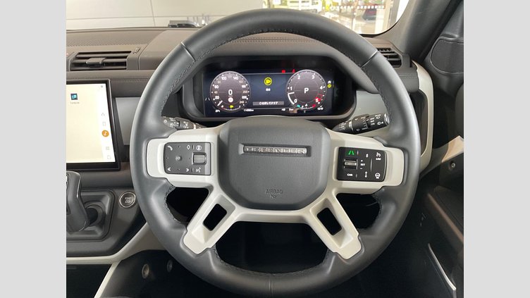 2025 認定中古車 Land Rover Defender 110 フジホワイト D350 ディーゼルマイルドハイブリッド S