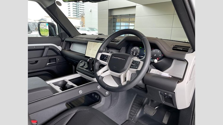 2025 認定中古車 Land Rover Defender 110 フジホワイト D350 ディーゼルマイルドハイブリッド S