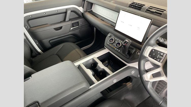 2025 認定中古車 Land Rover Defender 110 フジホワイト D350 ディーゼルマイルドハイブリッド S