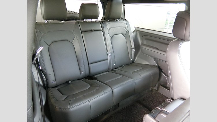2025 認定中古車 Land Rover Defender 90 タスマンブルー D350 ディーゼルマイルドハイブリッド X-Dynamic HSE