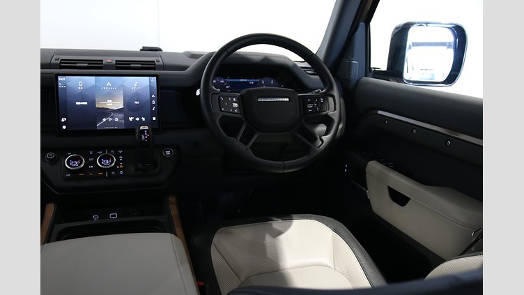 2024 認定中古車 Land Rover Defender 110 ゴンドワナストーン D300 AWD（AT） X-DYNAMIC HSE