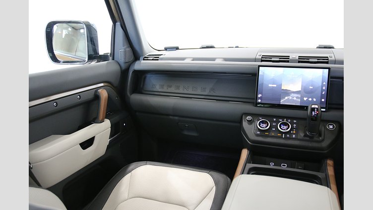 2024 認定中古車 Land Rover Defender 110 ゴンドワナストーン D300 AWD（AT） X-DYNAMIC HSE