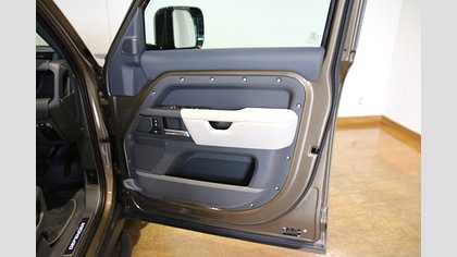 Defender 110 23