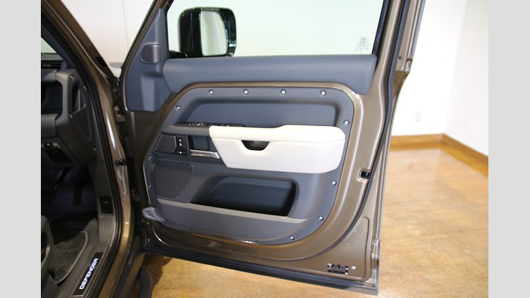 2024 認定中古車 Land Rover Defender 110 ゴンドワナストーン D300 AWD（AT） X-DYNAMIC HSE