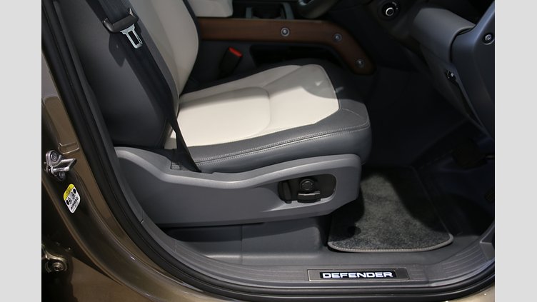 2024 認定中古車 Land Rover Defender 110 ゴンドワナストーン D300 AWD（AT） X-DYNAMIC HSE