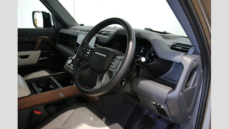 2024 認定中古車 Land Rover Defender 110 ゴンドワナストーン D300 AWD（AT） X-DYNAMIC HSE