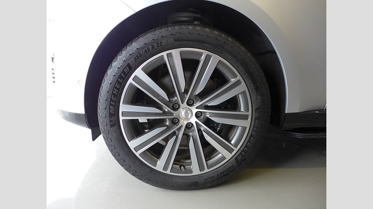 2024 認定中古車 Land Rover Range Rover ハクバシルバー 615 AWD（AT） スタンダードホイールベース SV