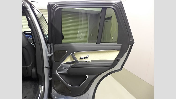 2024 認定中古車 Land Rover Range Rover ハクバシルバー 615 AWD（AT） スタンダードホイールベース SV