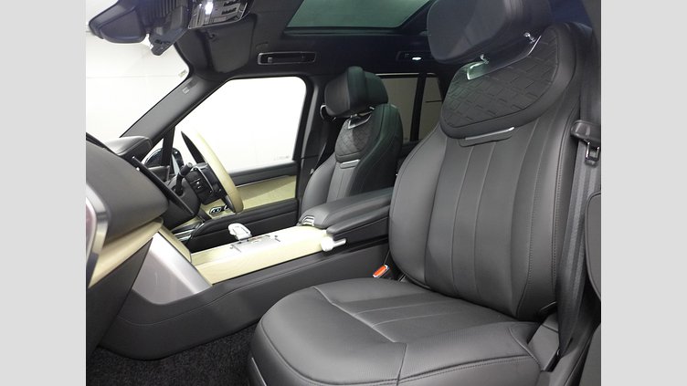 2024 認定中古車 Land Rover Range Rover ハクバシルバー 615 AWD（AT） スタンダードホイールベース SV