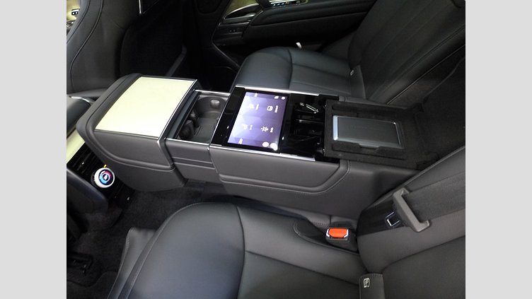2024 認定中古車 Land Rover Range Rover ハクバシルバー 615 AWD（AT） スタンダードホイールベース SV