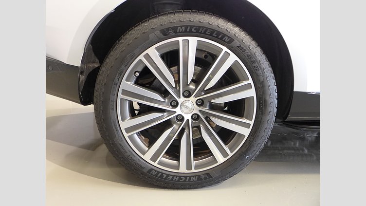 2024 認定中古車 Land Rover Range Rover ハクバシルバー 615 AWD（AT） スタンダードホイールベース SV