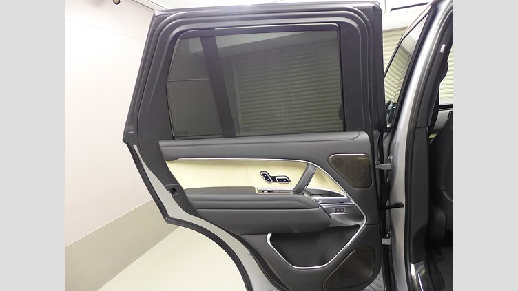 2024 認定中古車 Land Rover Range Rover ハクバシルバー 615 AWD（AT） スタンダードホイールベース SV