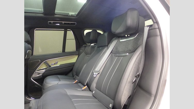2024 認定中古車 Land Rover Range Rover ハクバシルバー 615 AWD（AT） スタンダードホイールベース SV