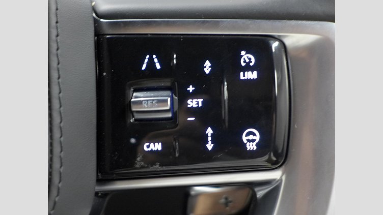 2024 認定中古車 Land Rover Range Rover ハクバシルバー 615 AWD（AT） スタンダードホイールベース SV