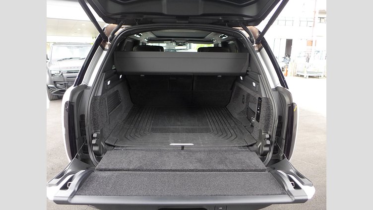 2024 認定中古車 Land Rover Range Rover ハクバシルバー 615 AWD（AT） スタンダードホイールベース SV