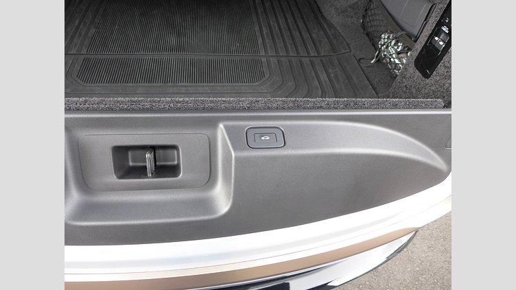 2024 認定中古車 Land Rover Range Rover ハクバシルバー 615 AWD（AT） スタンダードホイールベース SV